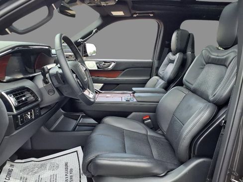 Used 2024 Lincoln Navigator L Reserve image 4