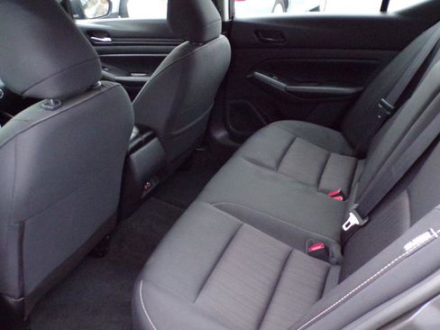 Used 2024 Nissan Altima 2.5 SV FWD image 6