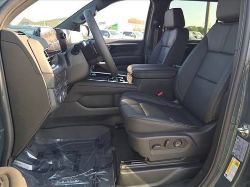 New 2026 Chevrolet Suburban RST w/ Comfort Package AWD/4WD image 18