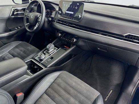 Used 2022 Mitsubishi Outlander SE image 37