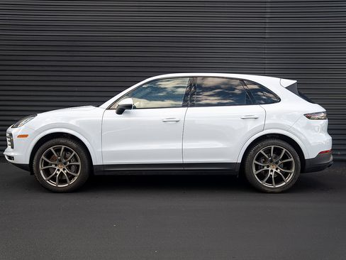 Used 2022 Porsche Cayenne Platinum Edition AWD/4WD image 2