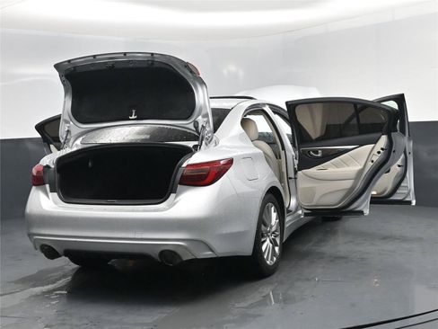 Used 2018 INFINITI Q50 Luxe w/ Essential Package (3.0T Luxe) image 30