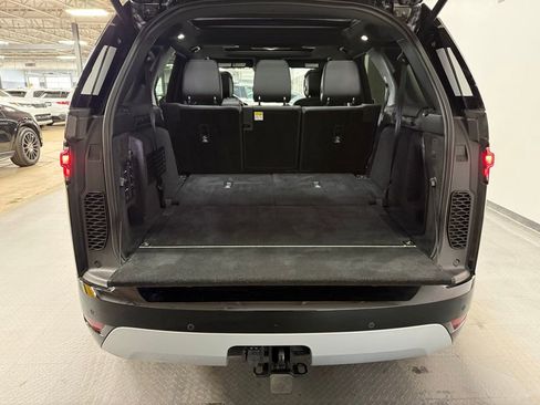 Used 2023 Land Rover Discovery Metropolitan Edition image 25