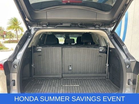 Used 2023 Toyota Highlander LE FWD image 8