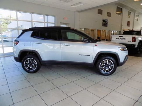 Certified 2024 Jeep Compass Trailhawk w/ Trailhawk Elite Group AWD/4WD image 9