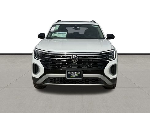 New 2026 Volkswagen Atlas Peak Edition image 2