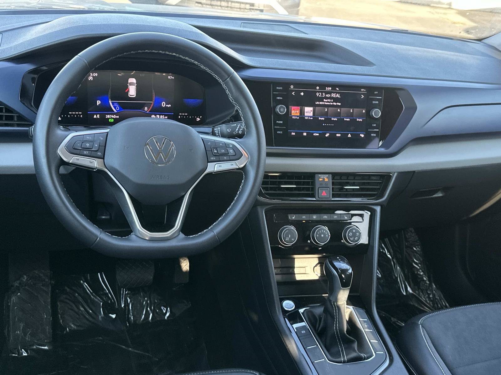 Certified 2023 Volkswagen Taos SE FWD image 7