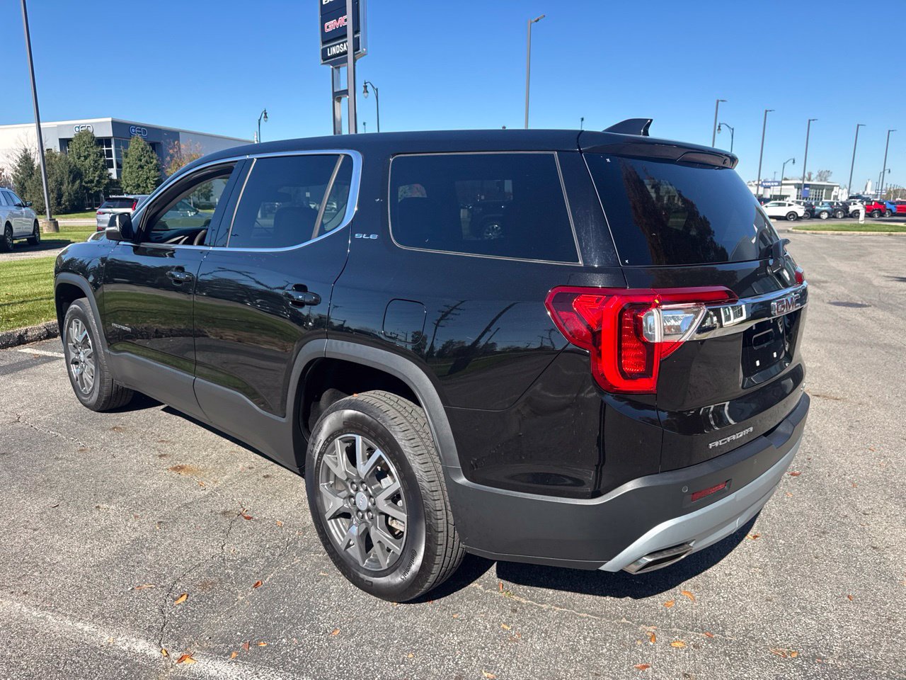Used 2023 GMC Acadia SLE AWD/4WD image 8