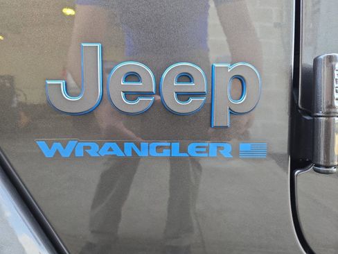 Used 2025 Jeep Wrangler Unlimited Sahara AWD/4WD image 11