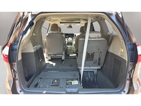 Used 2020 Toyota Sienna XLE Premium AWD/4WD image 22