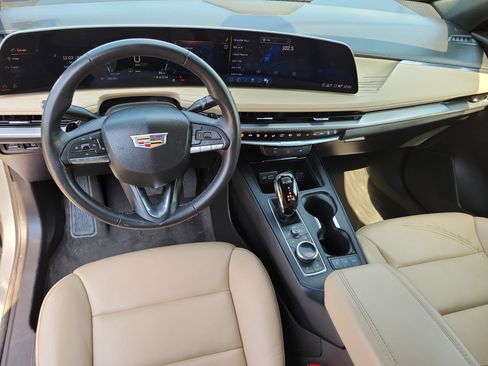 Used 2025 Cadillac XT4 Premium Luxury image 8