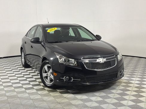 Used 2014 Chevrolet Cruze LT w/ Technology Package FWD image 2