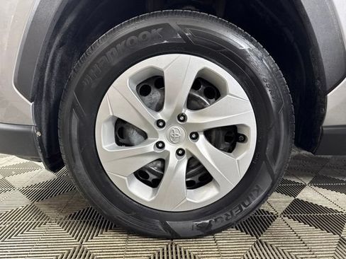 Used 2023 Toyota RAV4 LE AWD/4WD image 10