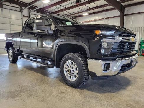 Used 2025 Chevrolet Silverado 2500 LT w/ Convenience Package image 7