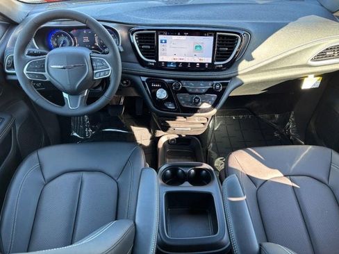 New 2026 Chrysler Pacifica Select image 7
