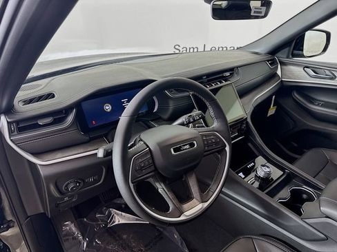 New 2025 Jeep Grand Cherokee Limited image 9