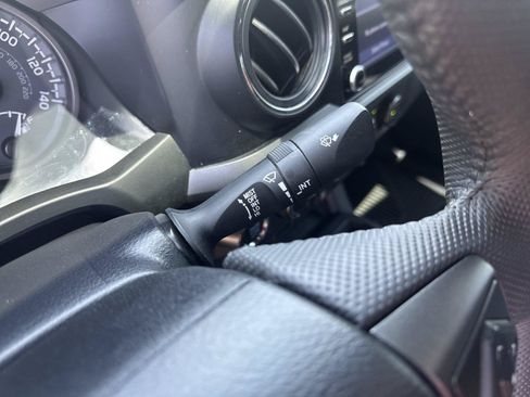 Used 2022 Toyota Tacoma TRD Off-Road w/ Technology Package AWD/4WD image 18