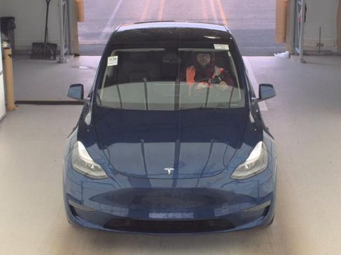 Used 2024 Tesla Model Y Long Range image 2