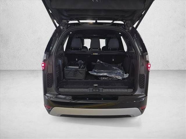 New 2026 Land Rover Discovery Limited Edition AWD/4WD image 13