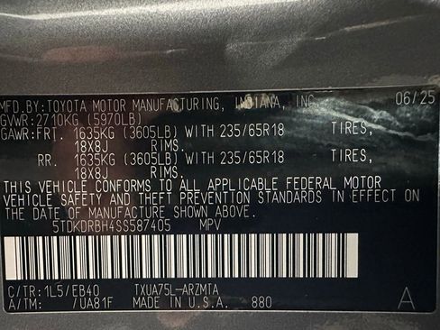 Used 2025 Toyota Highlander XLE image 11