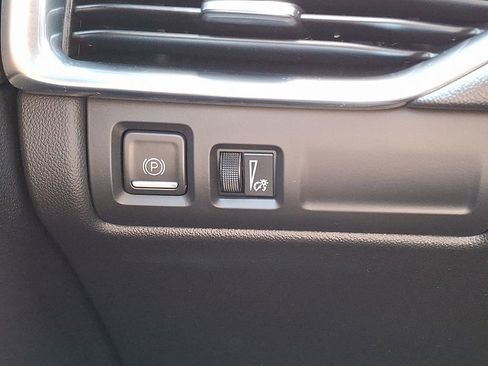 Used 2022 Cadillac XT4 Premium Luxury w/ Safety Alert Package image 26