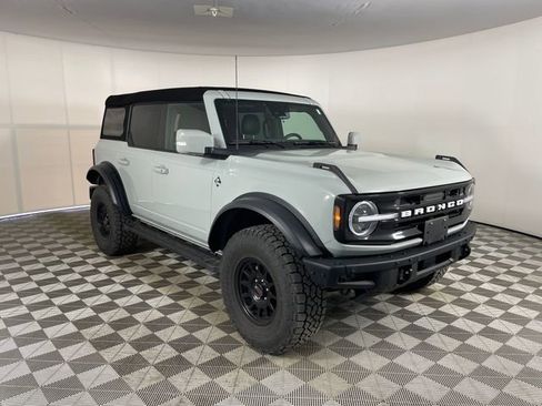 Used 2024 Ford Bronco Outer Banks AWD/4WD image 16