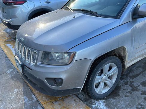 Used 2016 Jeep Compass Latitude image 5
