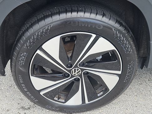 Used 2025 Volkswagen Taos SE AWD/4WD image 29