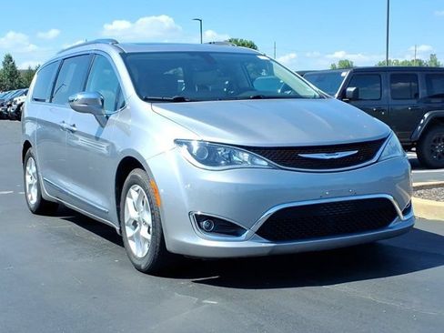 Used 2019 Chrysler Pacifica Limited FWD image 40