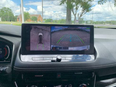 Used 2025 Nissan Rogue SL FWD image 18