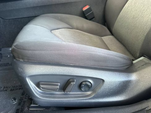 Used 2018 Toyota Camry LE FWD image 13