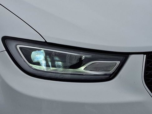 Used 2024 Chrysler Pacifica Touring-L image 9