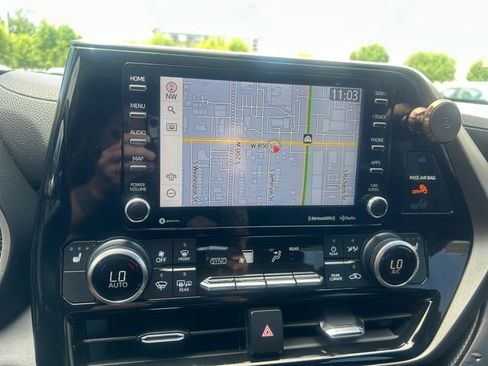 Used 2021 Toyota Highlander XLE FWD image 22
