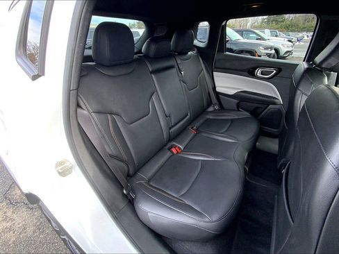 Used 2024 Jeep Compass Limited image 17