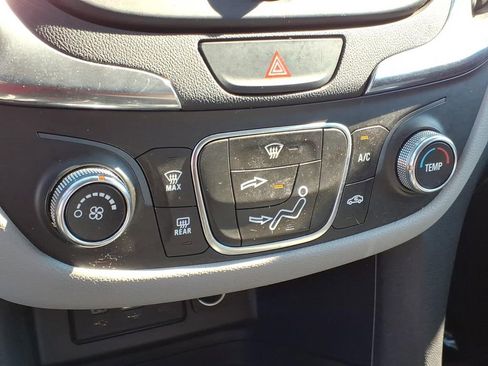 Used 2019 Chevrolet Equinox LS image 17