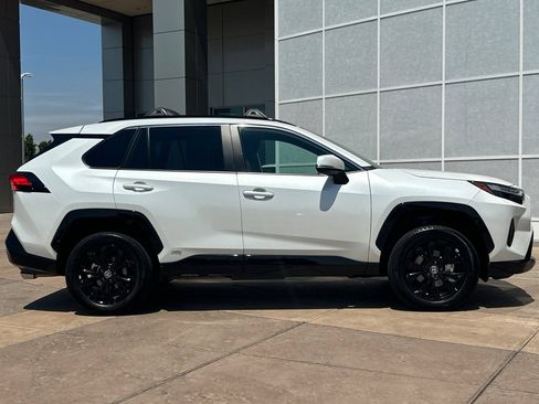 Used 2025 Toyota RAV4 SE AWD/4WD image 3