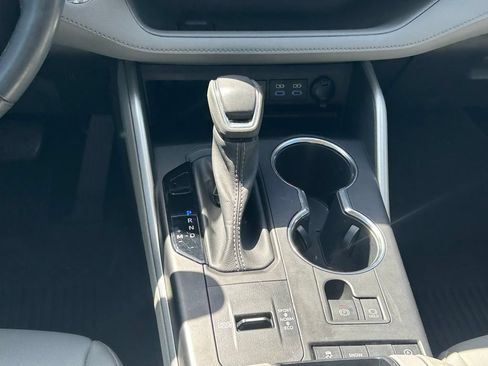 Used 2022 Toyota Highlander XLE FWD image 21