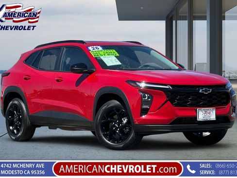 Used 2026 Chevrolet Trax LT w/ Sunroof Package FWD image 1