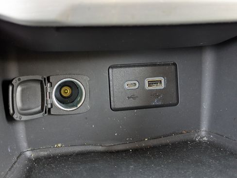 Used 2023 GMC Acadia SLE w/ Driver Convenience Package image 24