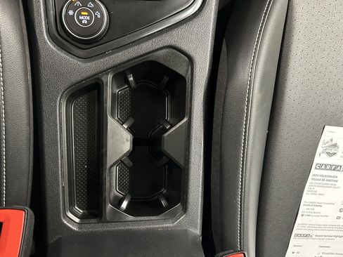 Used 2024 Volkswagen Tiguan SE image 33