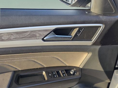 Used 2022 Volkswagen Atlas Cross Sport SE image 9