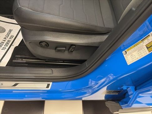 Certified 2025 Volkswagen Taos SE image 19