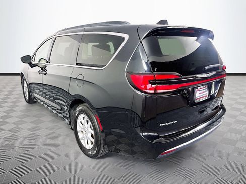 Used 2022 Chrysler Pacifica Touring-L FWD image 5
