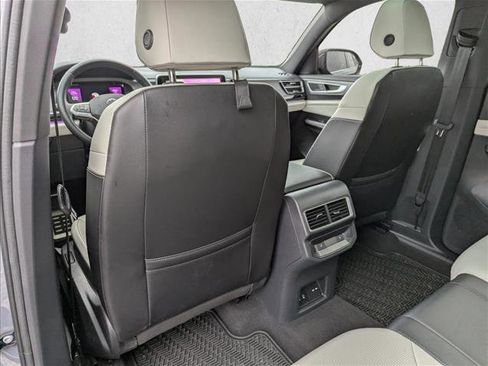Used 2024 Volkswagen Atlas Cross Sport SEL Premium R-Line image 25