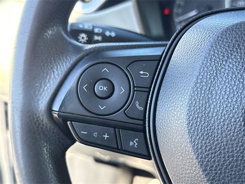 Used 2020 Toyota Corolla LE image 32