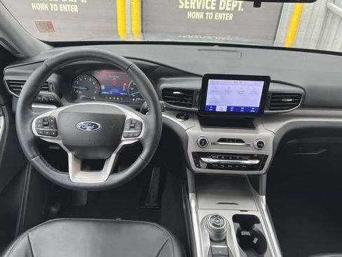 Used 2023 Ford Explorer XLT w/ Equipment Group 202A image 15
