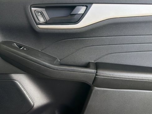 Used 2022 Ford Escape SE w/ SE Sport Appearance Package FWD image 21