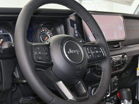 Used 2025 Jeep Wrangler Rubicon w/ Xtreme 35 Tire Package AWD/4WD image 13