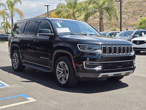 Certified 2022 Jeep Wagoneer Series III w/ Flexible Seating Group RWD image 3