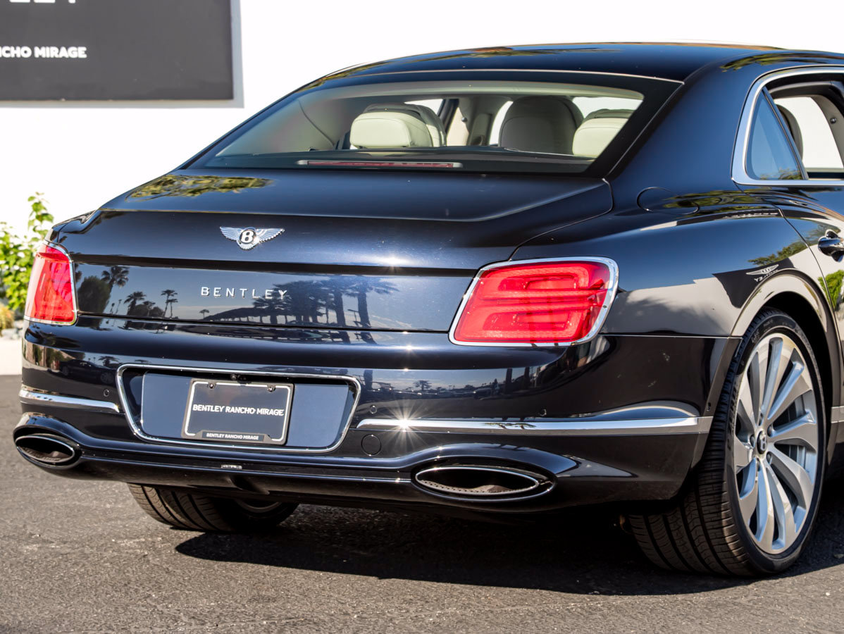 Used 2026 Bentley Flying Spur Azure AWD/4WD image 12
